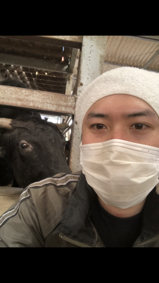 プライベートでは、今まで携わってこなかった一次産業に興味を持ち、休日を使って農家・畜産の職業を体験しています。